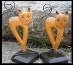 2 x süße Katzen aus hellem Holz 16 cm zur Deko
